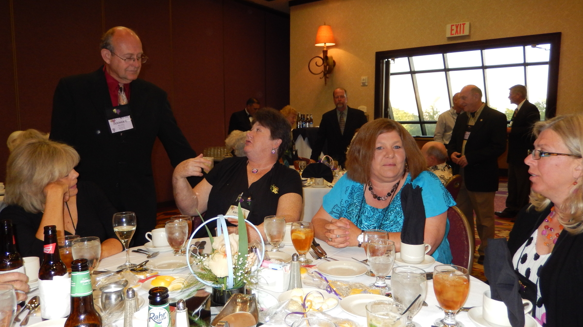Hooker Nichols chats with fellow Johnson County Iris & Daylily Society members at the Awards Banquet.